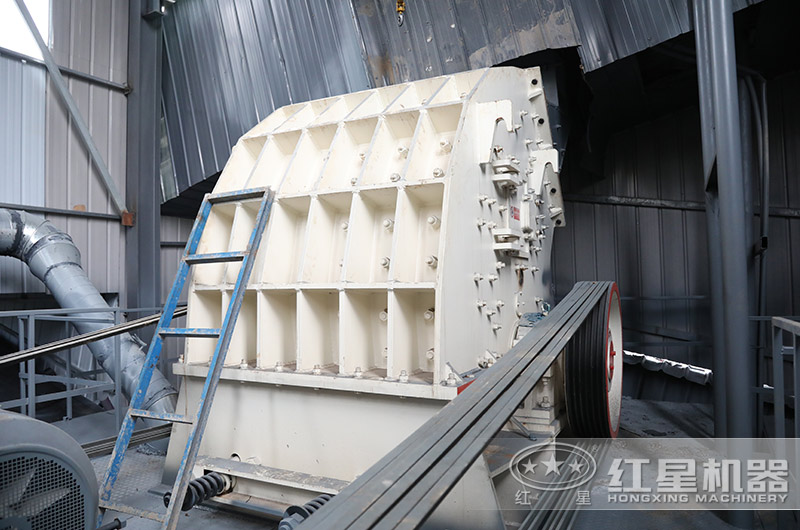 石灰石破碎客戶現場，適用錘破機