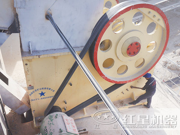 顎式破碎機現場作業